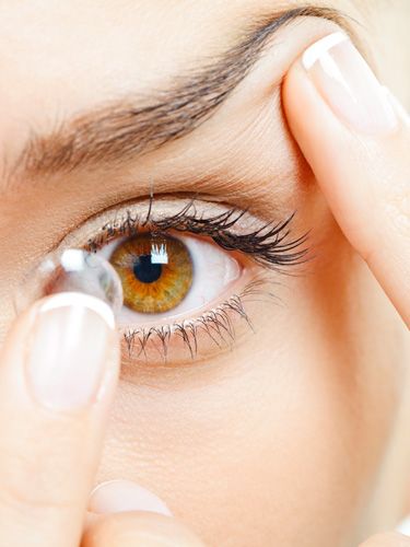 10 Questions qu’on se pose tous sur les Lentilles de Couleur