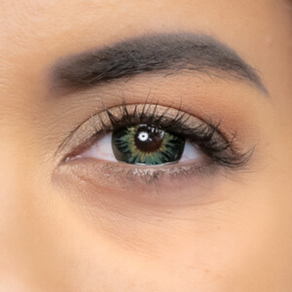 Gorgeous look with green New York Lenses outlet